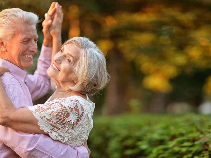 Emocioni që i ndihmon njerëzit të jetojnë më gjatë