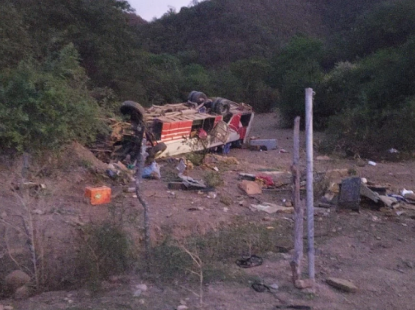 Autobusi bie në luginë, 11 të vdekur dhe dhjetëra të plagosur