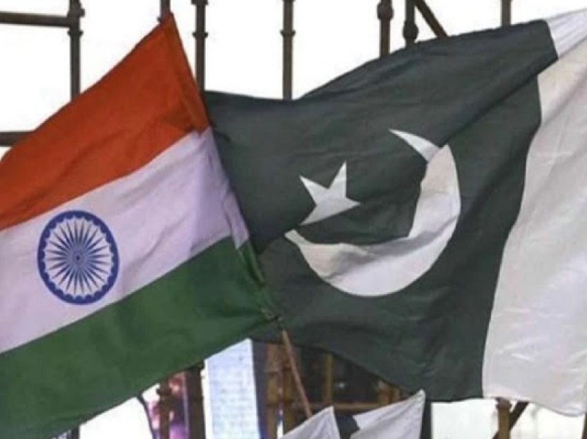 ​India e Pakistani shkëmbejnë listat e objekteve bërthamore