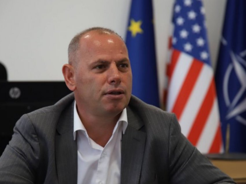 Ramiz Lladrovci liron nga detyra dy drejtorë të komunës