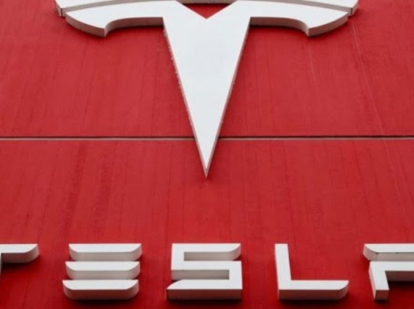 Tesla shënon rekord të shitjeve të automjeteve elektrike në vitin 2022