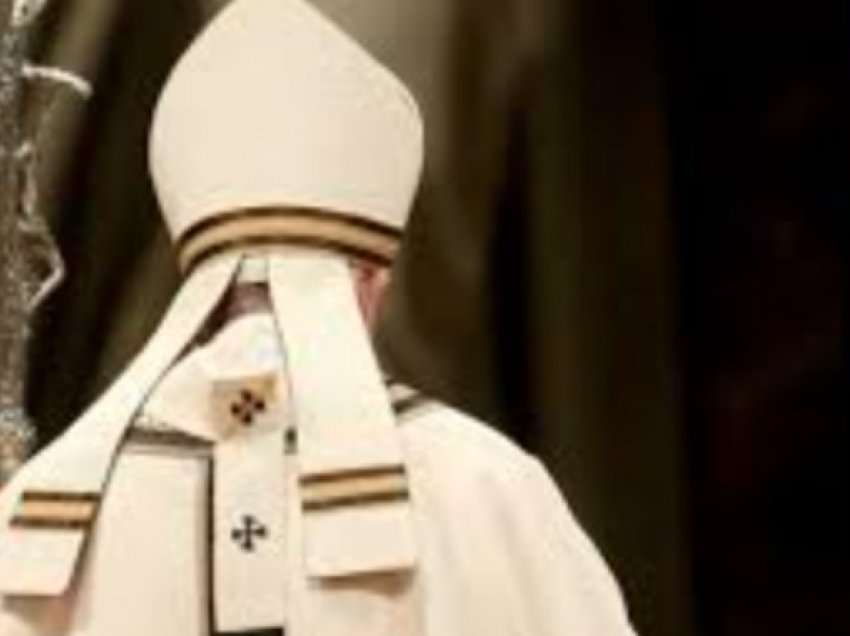 Për herë të parë në histori, një Papë do të shërbejë në funeralin e paraardhësit të tij