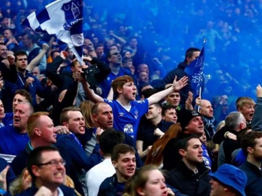 Tifozët e Evertonit në protestë