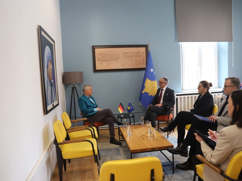 Vitia takohet me ambasadorin gjerman, bisedojnë për thellimin e bashkëpunimit