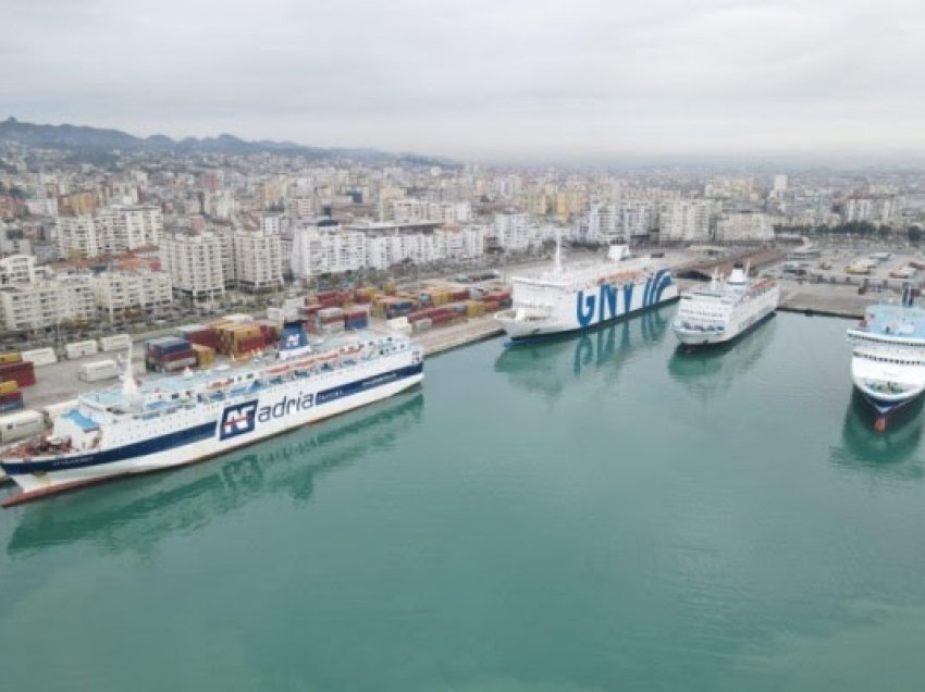 Fluksi i festave, 60 mijë udhëtarë kaluan në Portin e Durrësit në dhjetor