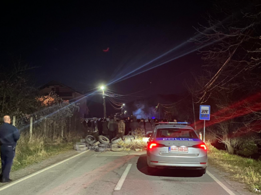 Plagosja në Shtërpcë, barrikadimi i rrugës nga serbët lokalë dhe ndërhyrja e Policisë – krejt çka dihet deri tani