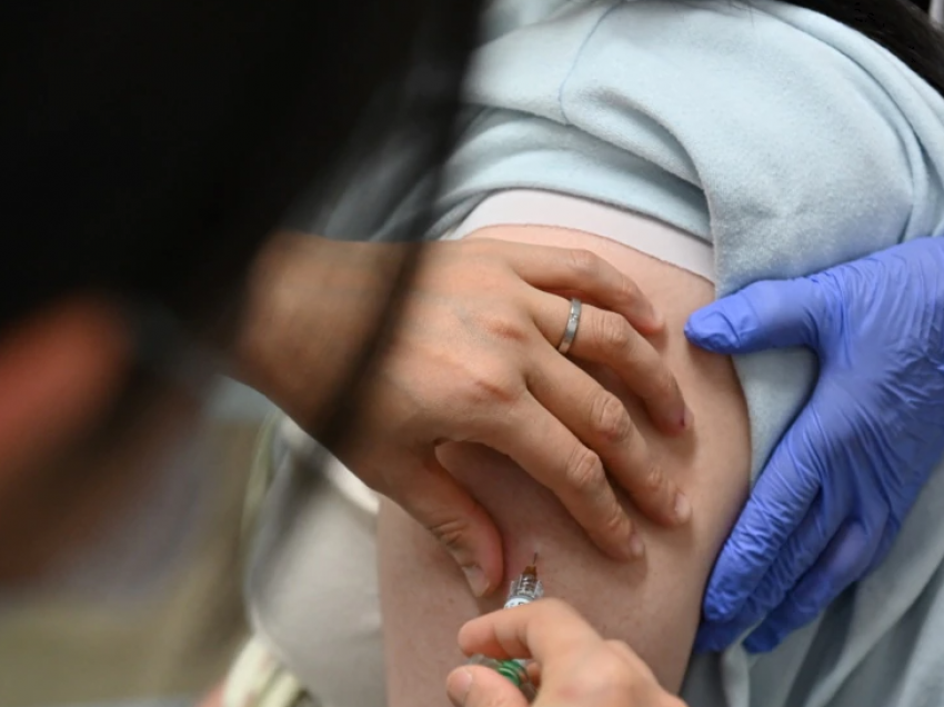 Dhjetë të vaksinuara kundër kancerit të qafës së mitrës