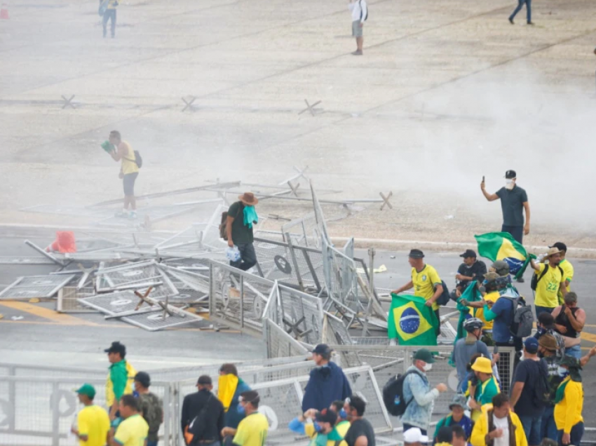Tronditje globale, dënohet sulmi ndaj institucioneve braziliane