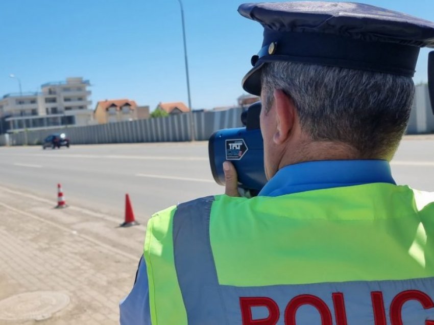 Për një javë, policia e Ferizajt shqiptoi mbi një mijë tiketa dhe hoqi 24 patentë shoferë