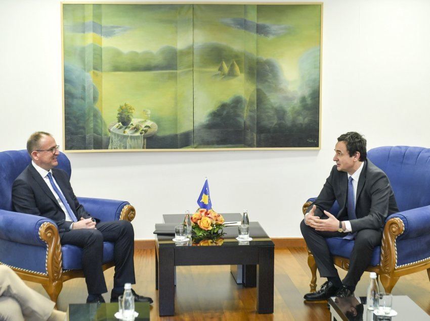 Kryeministri Kurti takohet me kryetarin e Aleancës për Shqiptarët, Arben Taravari