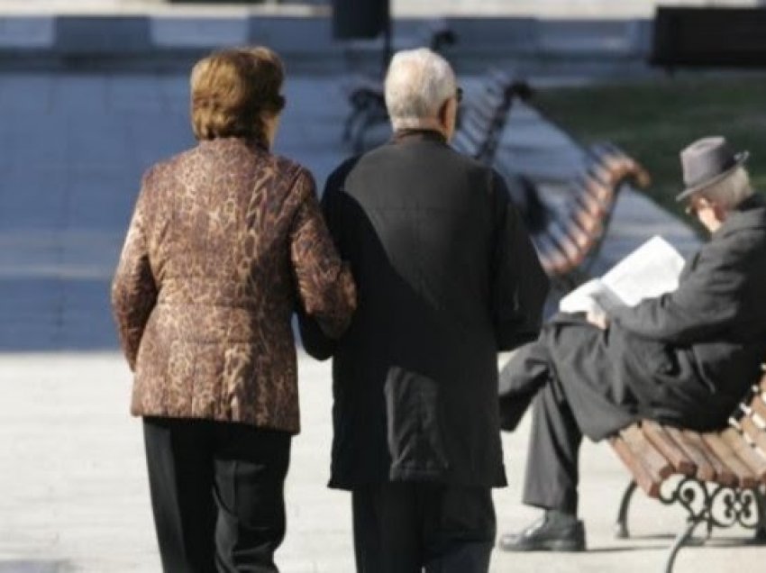 ​Ndryshon përsëri mosha e daljes në pension në Shqipëri, rritet edhe periudha për sigurimet