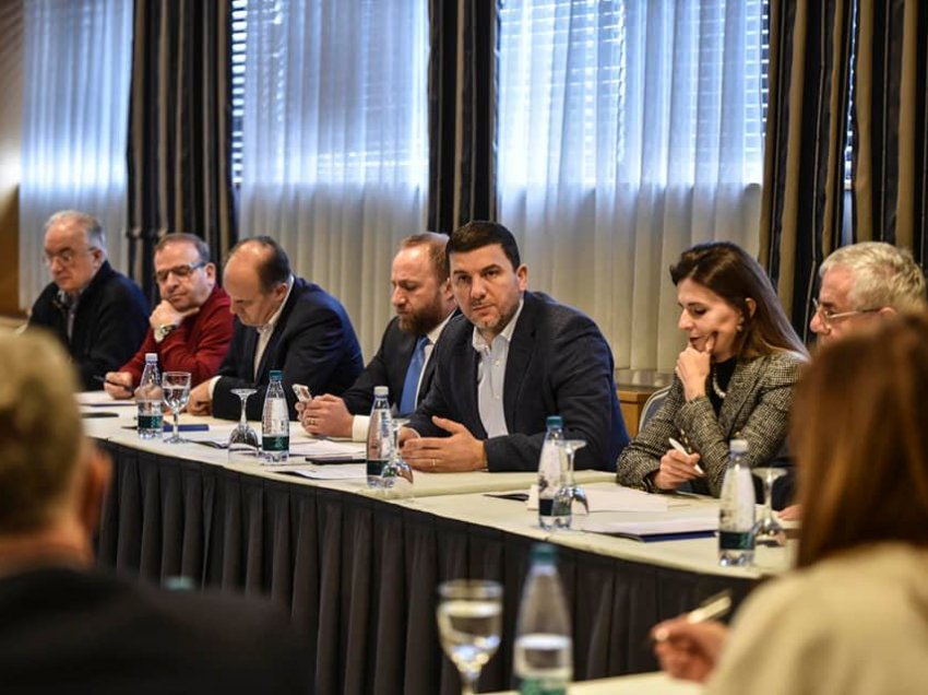 “Lavdërohet” Memli Krasniqi: PDK ka përmbushur rolin e vet si lider i opozitës