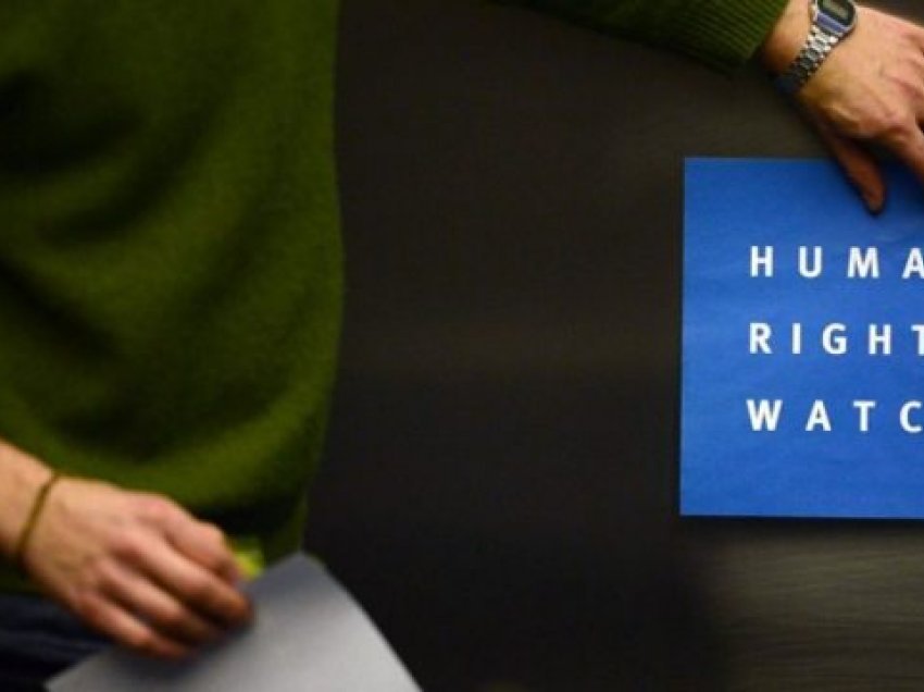 Raporti i HRW për Kosovën: Përmenden tensionet në Veri, frikësimi i gazetarëve, vrasja e grave e diskriminimi i komunitetit LGBT+