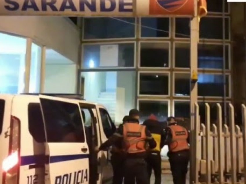 Qarkullonte me armë zjarri në automjet, arrestohet një person në Sarandë