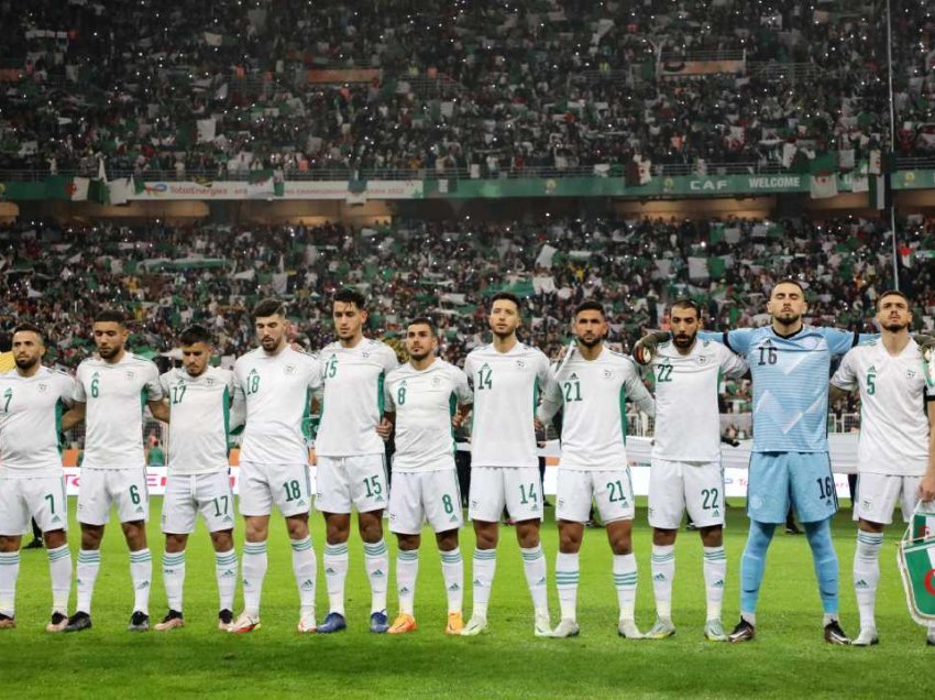 Gjithë stadiumi ofendon marokenët