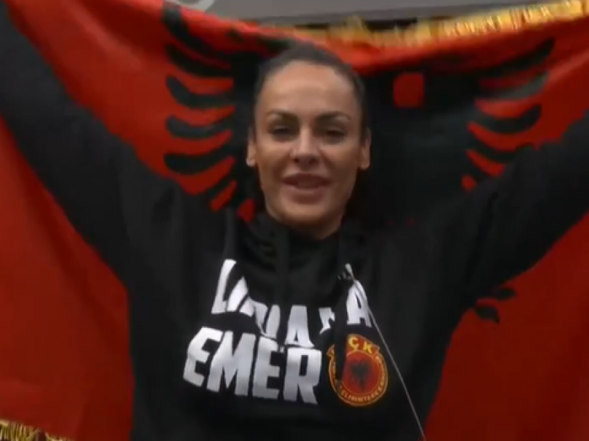 Me bluzën “Liria ka emër” veshur, Xhuli vendos flamurin kuq e zi në murin e shtëpisë së Big Brother VIP Kosova
