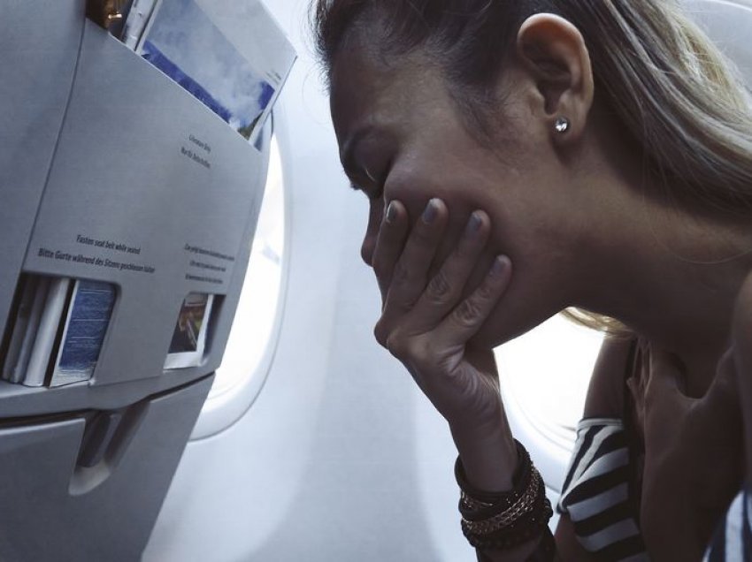 Ja pse keni më shumë gjasa të qani në aeroplan, sipas ekspertëve
