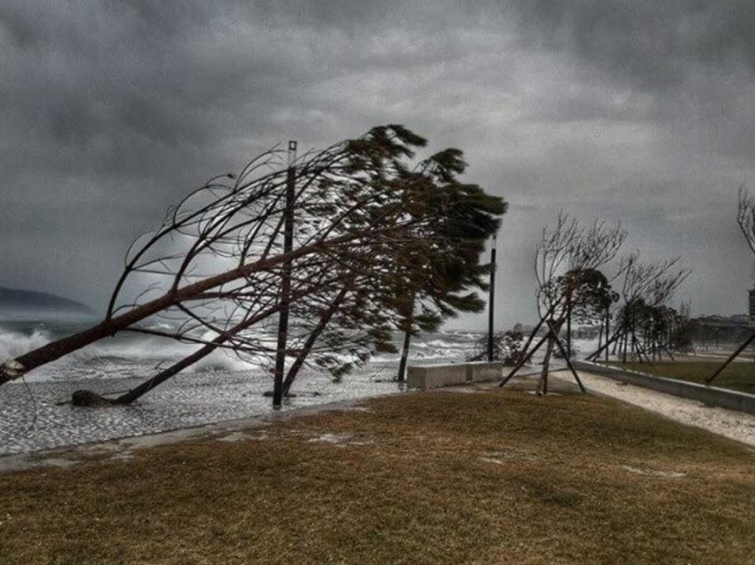 Meteorologët paralajmërojnë përkeqësim të motit në orët në vijim, Bashkia e Vlorës thirrje qytetarëve