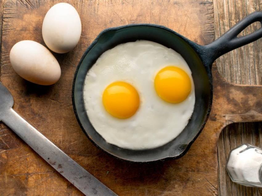 Pse duhet të konsumoni vezë për mëngjes?