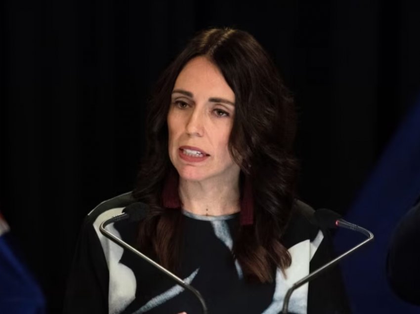 Kryeministrja e Zelandës së Re nuk pendohet pse dha dorëheqje