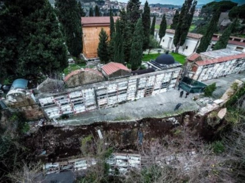 Moti i keq shemb varrezat në Itali, qindra arkivole në sipërfaqe