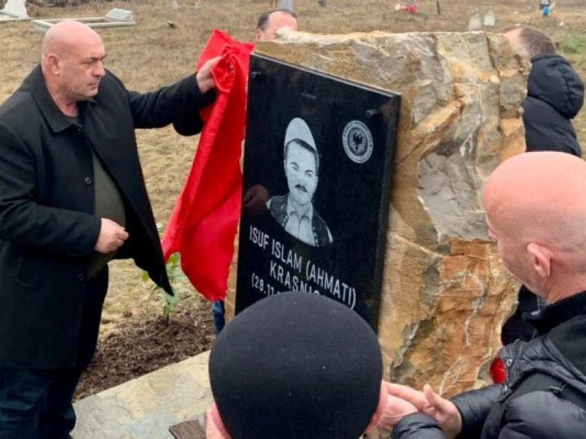 Zbulohet pllaka përkujtimore e dëshmorit Isuf Krasniqi, kujtohet heroizmi i tij për trojet shqiptare