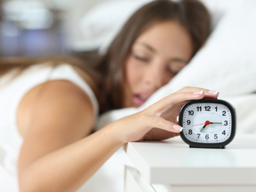 Flini më shumë se 8 orë? Ja çfarë duhet të dini