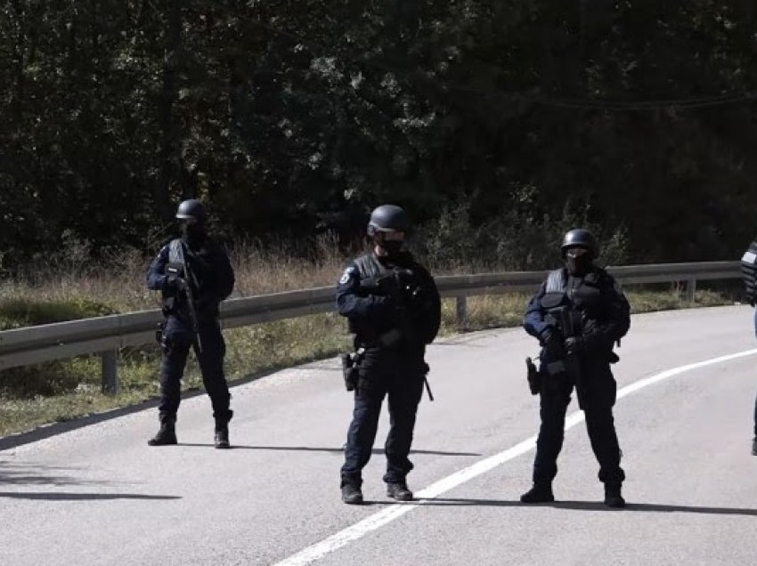 ​Serbët në Leposaviq godasin automjetin e Policisë, këta të fundit gjuajnë me armë zjarri
