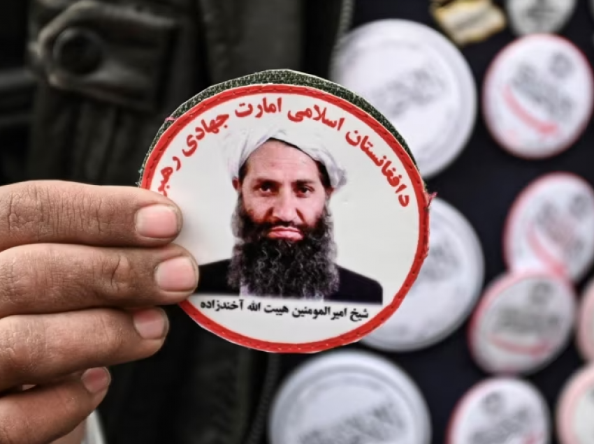 Dominimi i liderit taliban çon në rritje të shtypjes dhe izolimit