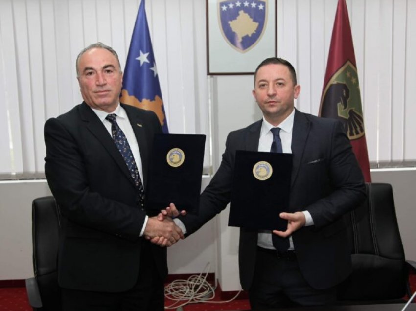 Ministria e Mbrojtjes/FSK dhe AKB nënshkruajnë memorandum bashkëpunimi