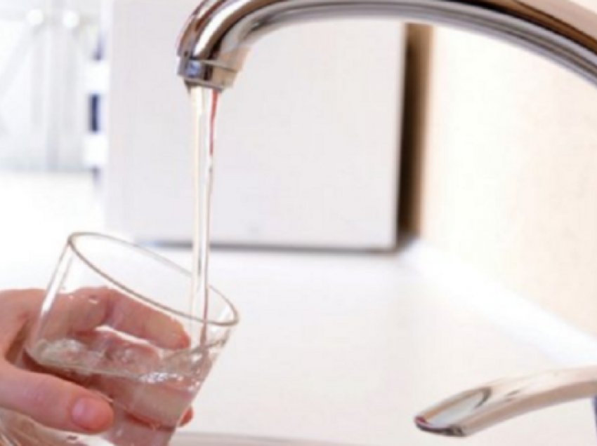 Ministria e Shëndetësisë i bën thirrje sërish qytetarëve të vlojnë ujin para përdorimit