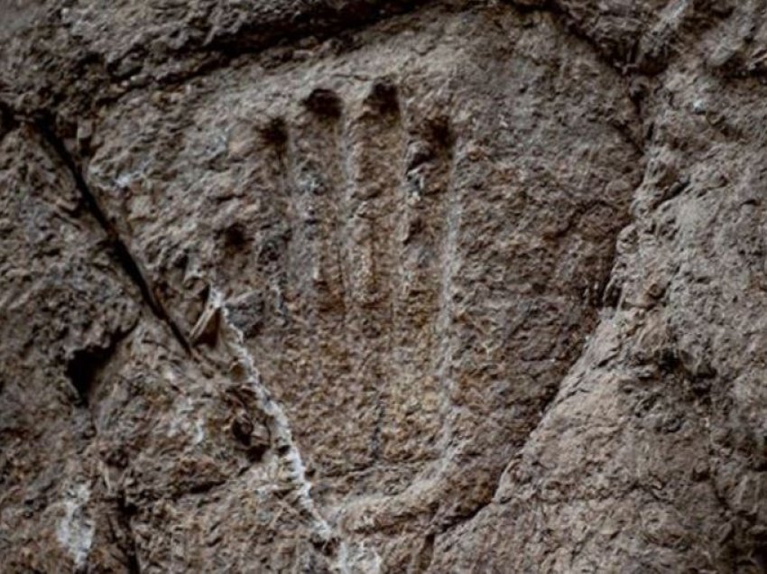 Zbulohen në Jerusalem gjurmët misterioze të dorës 1000-vjeçare në gur