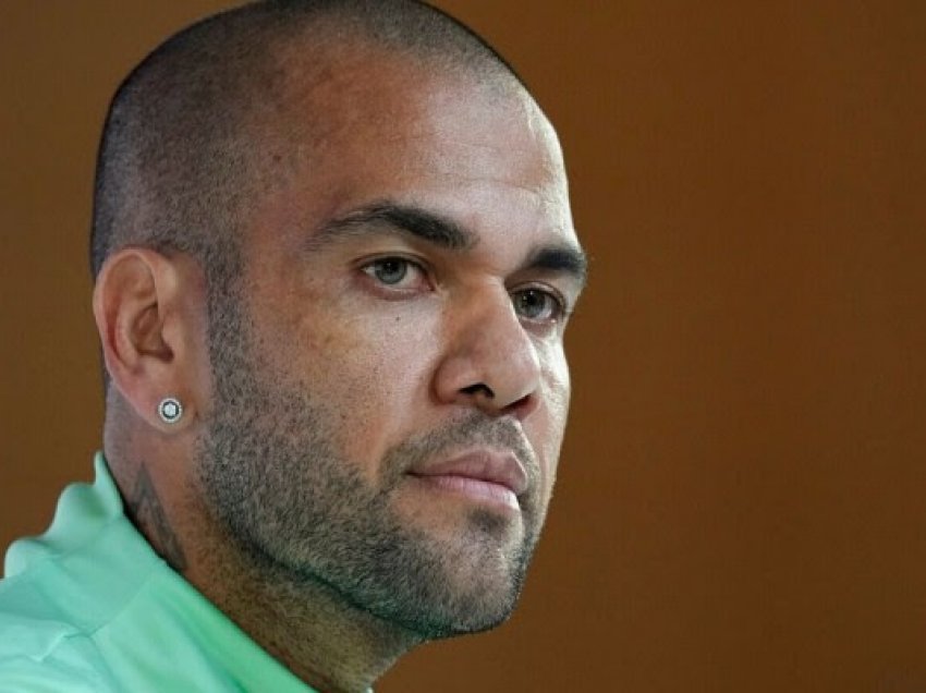 ​Alves kërkon të lirohet, ofron pasaportën si garanci që nuk ikën drejtësisë