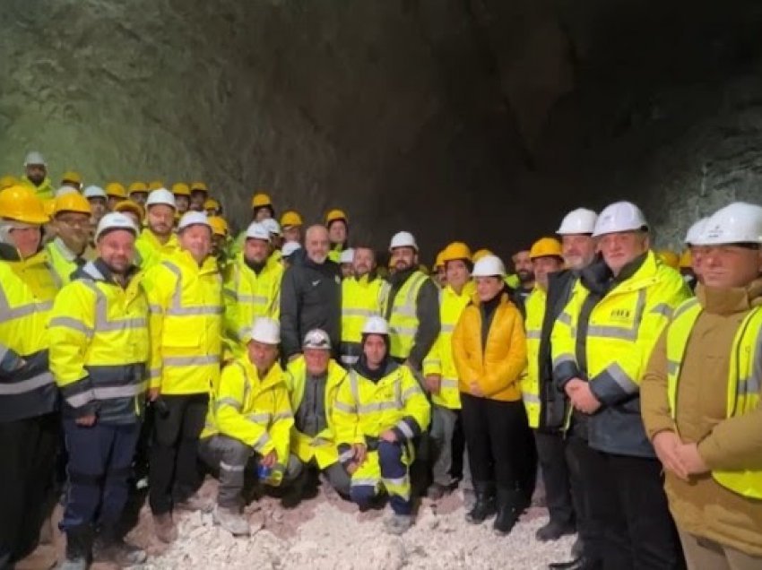 ​Përfundojnë gërmimet për tunelin e Llogarasë, Rama: E gjithë vepra pritet të mbyllet në fillim të qershorit të 2024