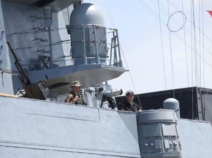 Japonia thotë se anije luftarake ruse janë pikasur pranë ishujve Okinawa