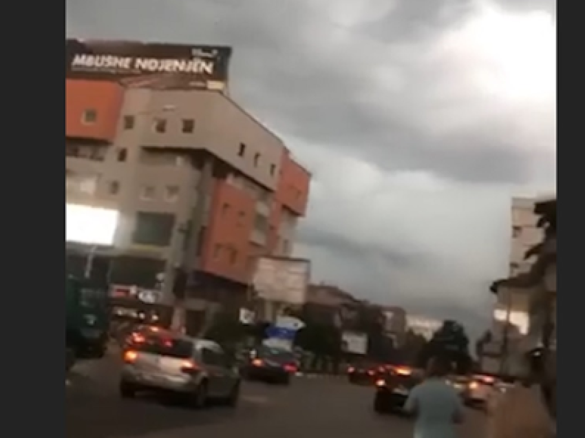 Stuhi e papritur në Prishtinë e Fushë Kosovë, qytetarët ikin me vrap 