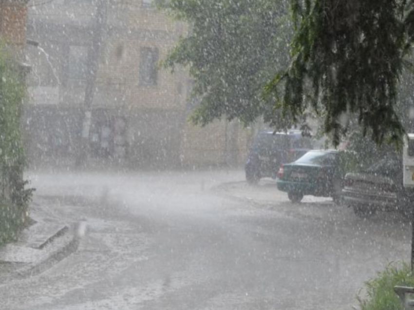 Mot i ligë në Shkup, reshjet e shiut do të vazhdojnë edhe gjatë natës