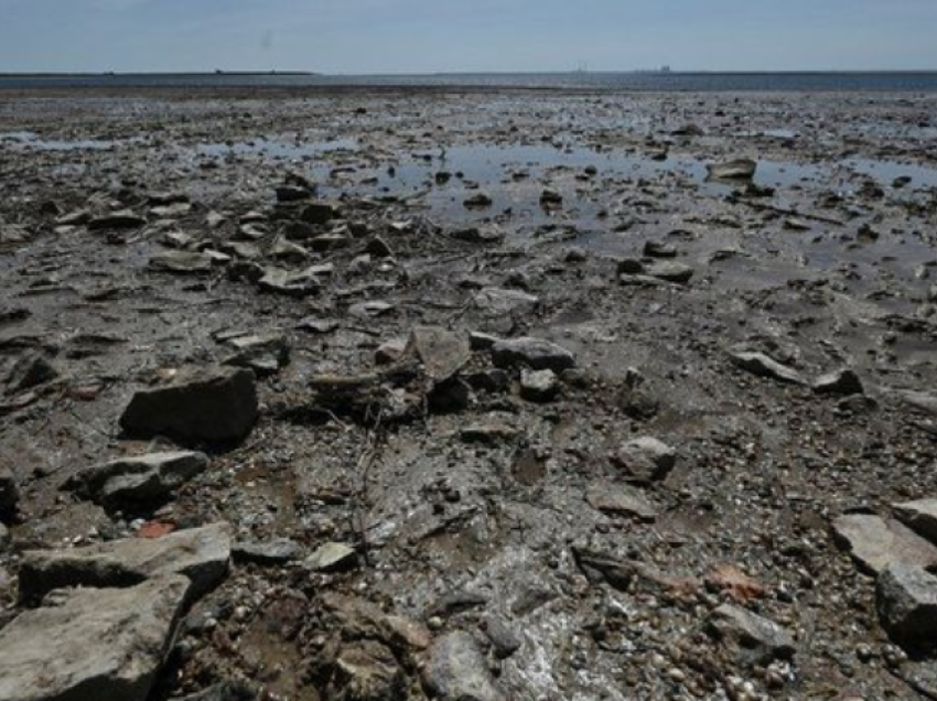 Diga e Kakhovka po thahet, rreth 700 mijë njerëz rrezikojnë të mbeten pa ujë në Ukrainë