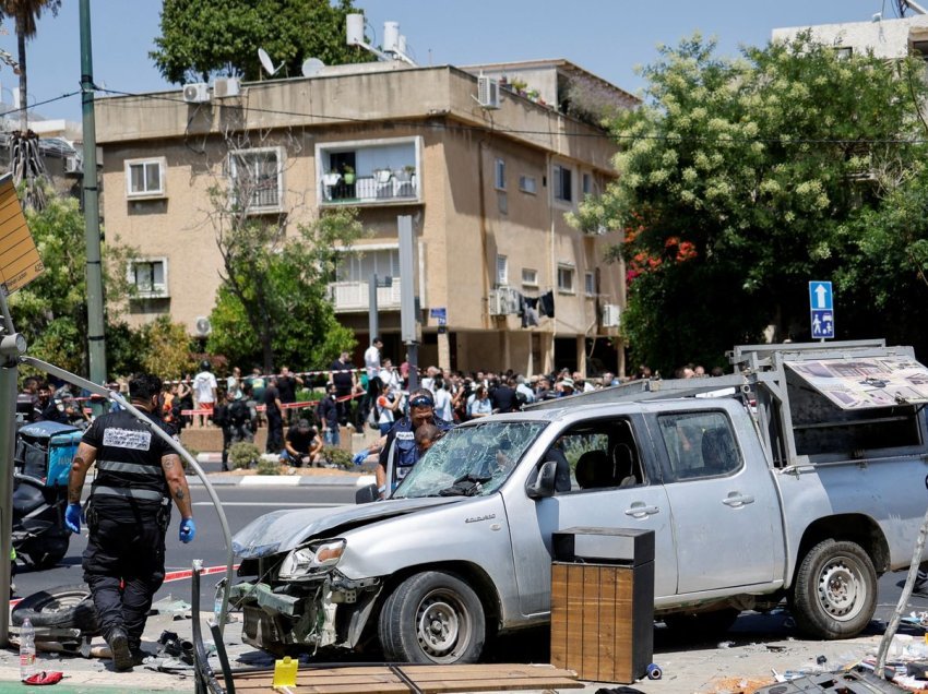Tel Aviv: Shtatë viktima në ‘sulmin palestinez të përplasjes me makina dhe thikë’