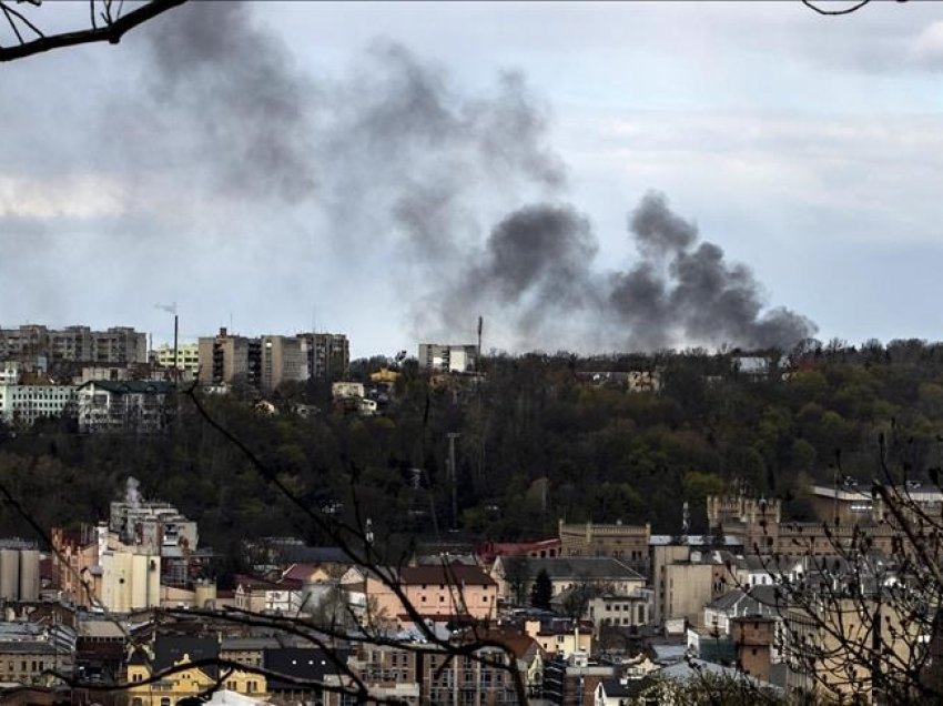 Tre të vdekur në sulmin me raketa ruse në Lviv