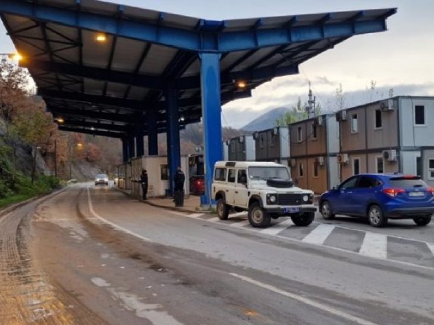Autoblindat në Jarinjë, mobilizohet policia e Kosovës – ua ndalon hyrjen motoristëve serbë