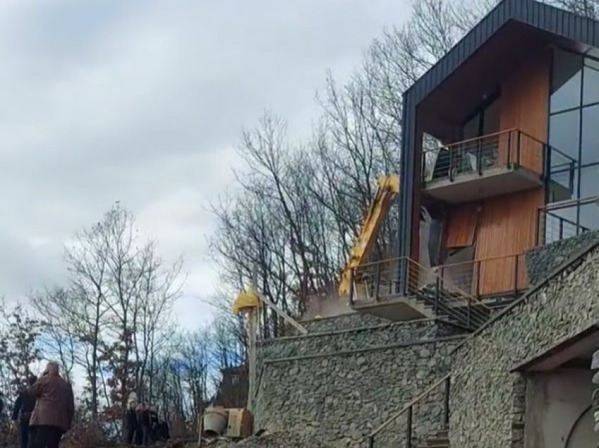 Rrënohen katër villa në Batllavë të Podujevës