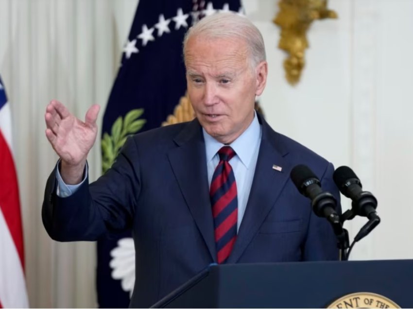 Biden mbron vendimin për furnizimin e Ukrainës me bomba thërrmuese