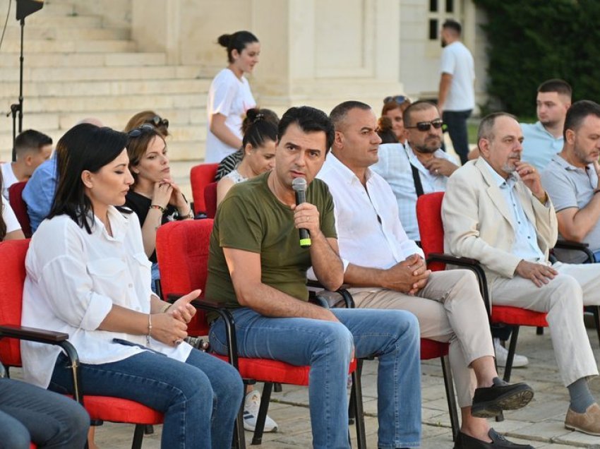 Lulzim Basha zhvillon takime me mbështetësit në Fier: Pastrimi i politikës nga çdo lidhje me krimin dhe korrupsionin