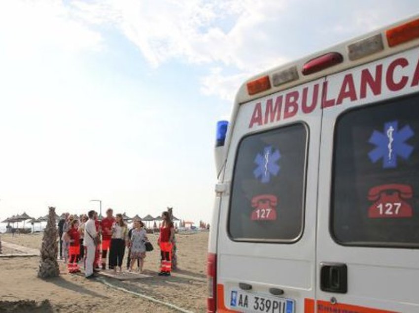Tragjedia në Vilë-Boshtovë/ Plazhi pa rojë vrojtimi, pushuesit: Ambulanca nuk hyri fare, mund të shpëtonin