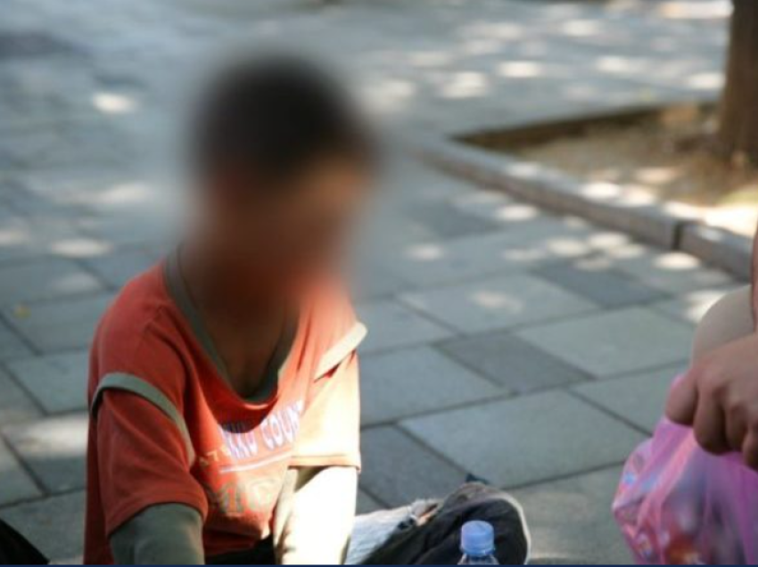 Shfrytëzonte fëmijët e saj të mitur për të lypur, ndiqet penalisht 46-vjeçarja në Tiranë
