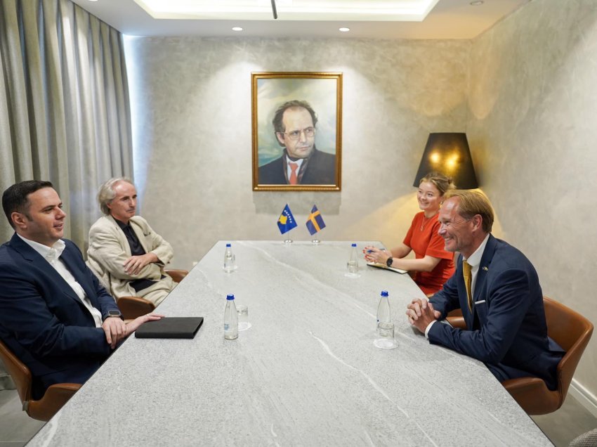 Abdixhiku takon ambasadorin suedez, flasin për situatën në Kosovë
