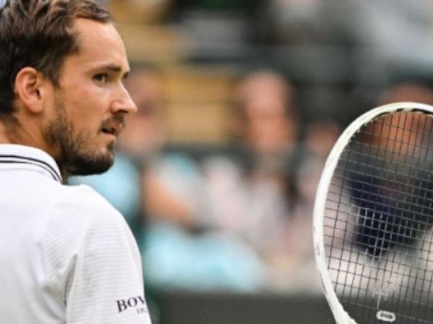 Medvedev arrin gjysmëfinalen e Wimbledonit 