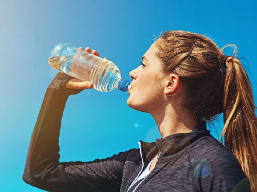Rëndësia e hidratimit, si ndryshon trupi kur pini ujë