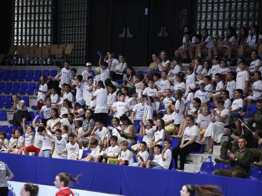 Qindra fëmijë gjallërojnë Evropianin e hendbollisteve